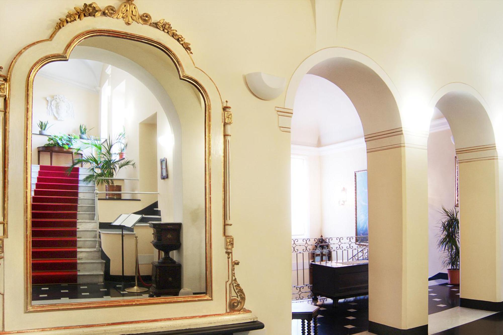 נולי Palazzo Vescovile Hotel מראה חיצוני תמונה