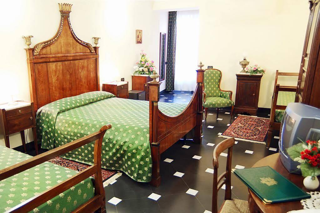 נולי Palazzo Vescovile Hotel מראה חיצוני תמונה
